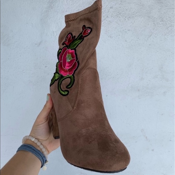 NWT Boutique Embroidered Fun Floral Booties - Picture 2 of 5
